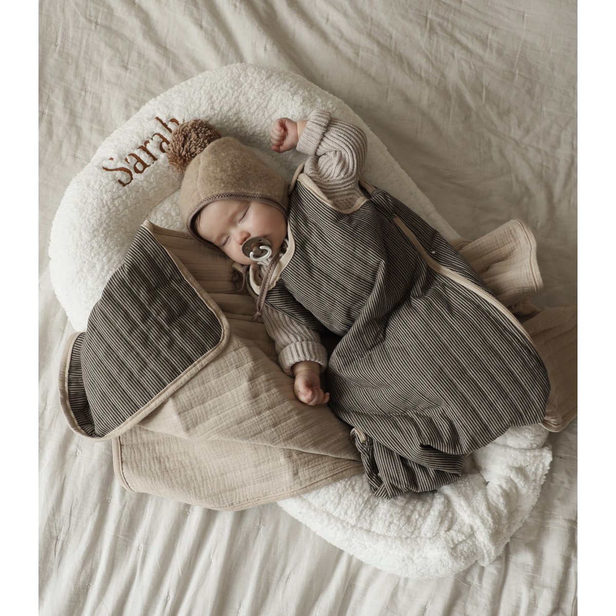 Muzpony Teddy babynest Wit - met geborduurde naam - Decomusy