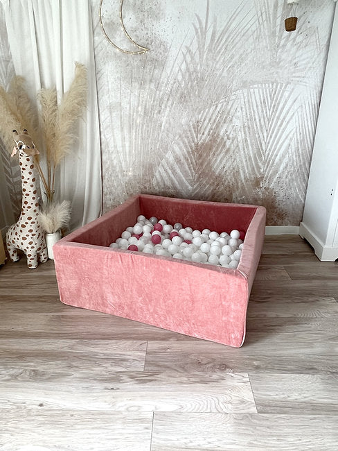 Moje. Moje. Vierkant Ballenbad - 106x106x40 cm - Soft Velvet - Dark Pink - Decomusy