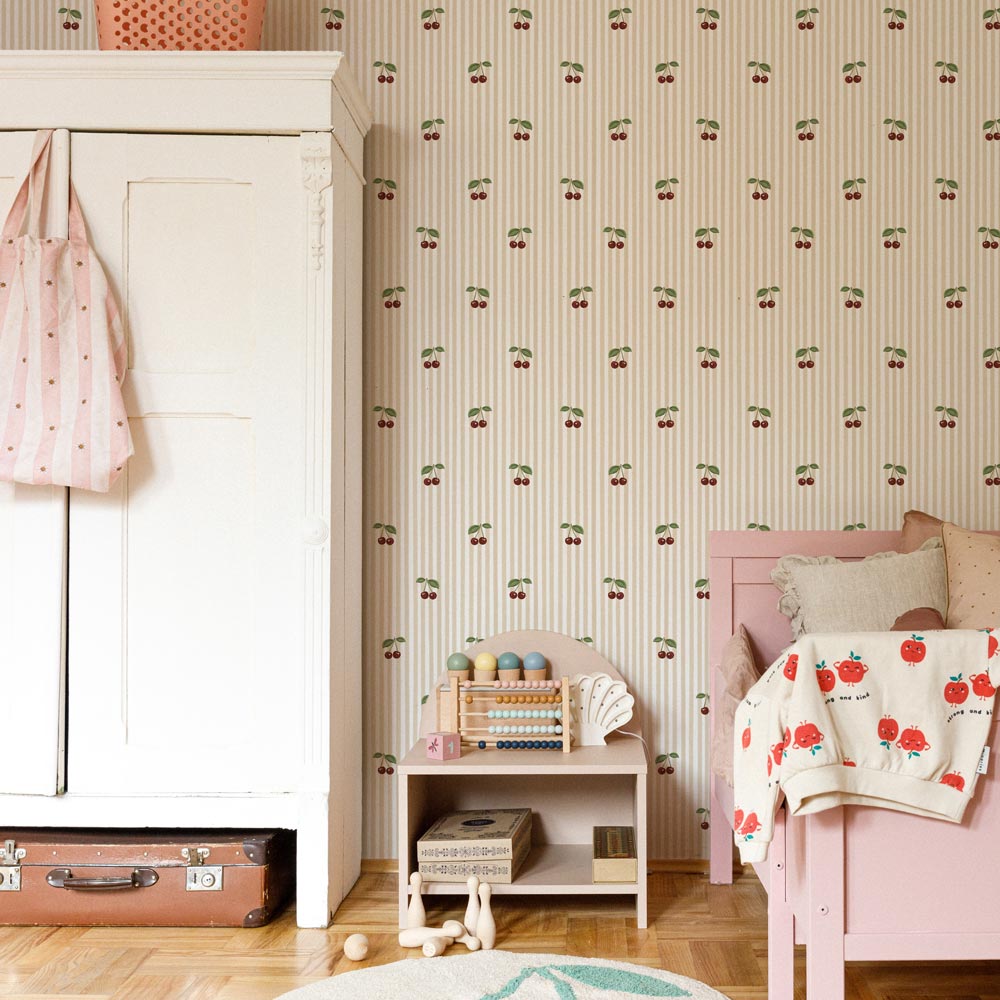 Dekornik Dekornik Vliesbehang Little Cherries on Pink Stripes - Decomusy