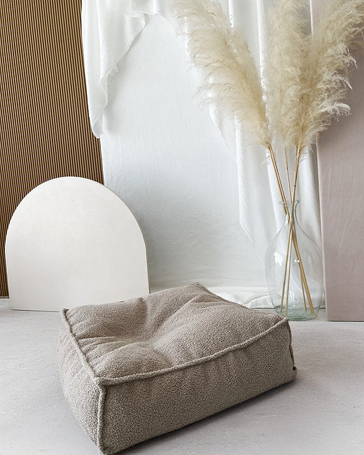 Moje. Moje. Bouclé Vierkante Kinderpoef Ottoman - Beige - Decomusy