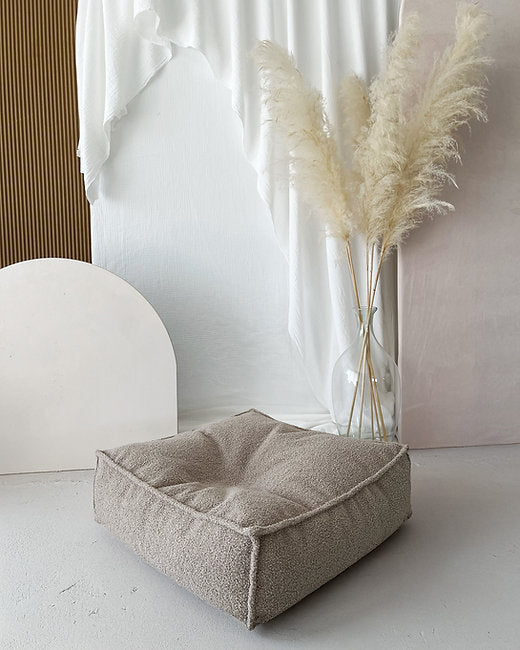 Moje. Moje. Bouclé Vierkante Kinderpoef Ottoman - Beige - Decomusy