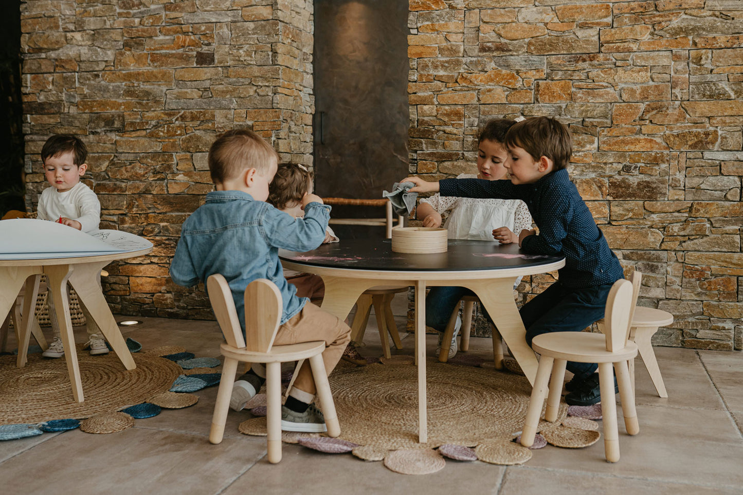 Drawin'Kids Drawin'Kids Drawin’table® XXL – Tekentafel van natuurlijk hout voor kinderen (Ø 90 cm) - Decomusy