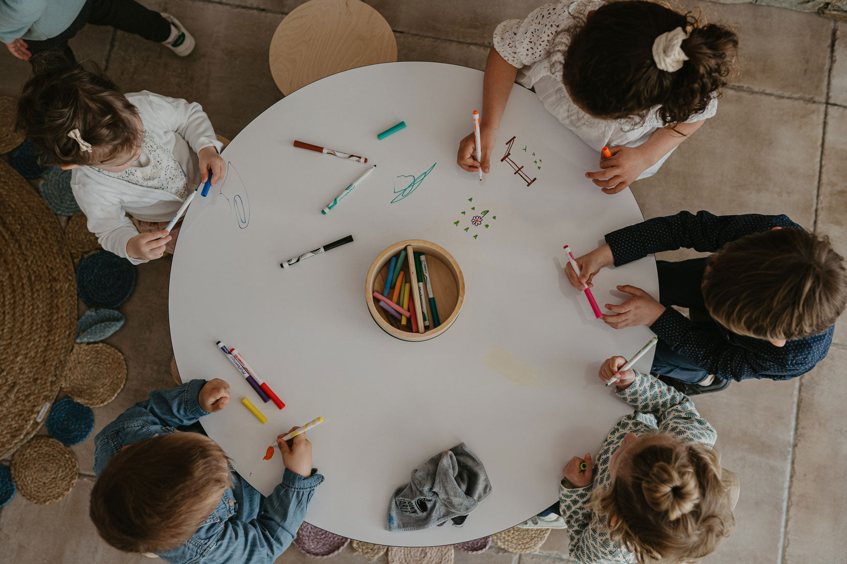 Drawin'Kids Drawin'Kids Drawin’table® XXL – Tekentafel van natuurlijk hout voor kinderen (Ø 90 cm) - Decomusy