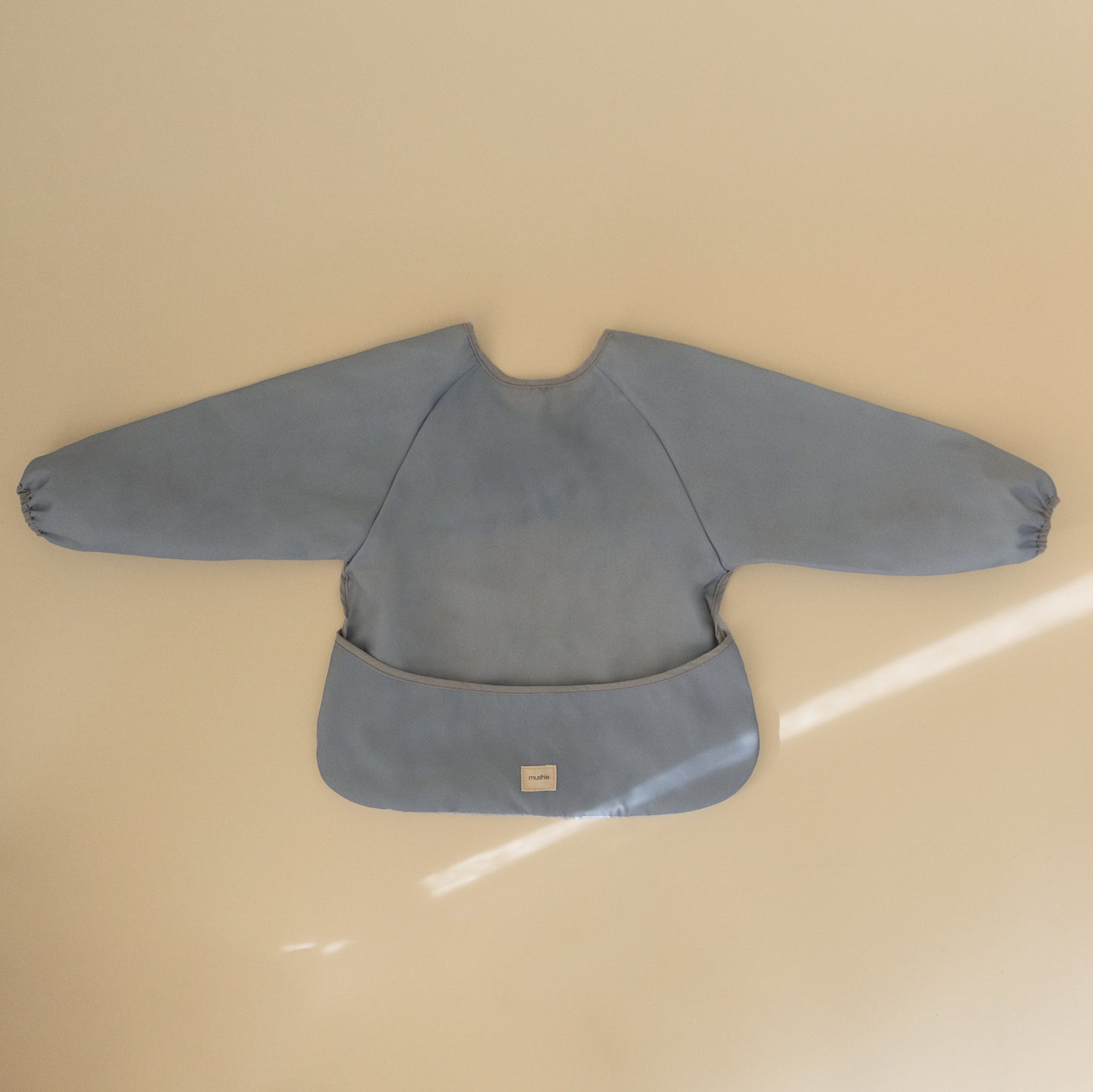 Mushie Mushie Waterproof Slab met Mouwen - Tradewinds - Decomusy