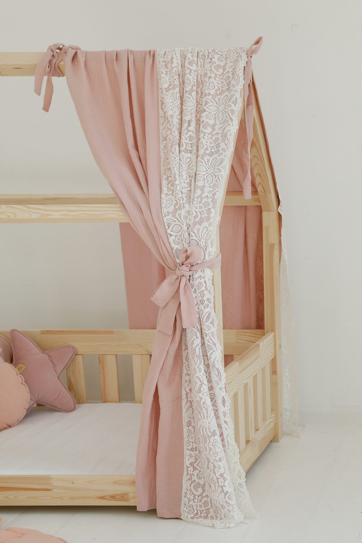 Moi Mili Moi Mili Mousseline Boho Bedhemel met kant voor Bedhuisje - Pink - Decomusy