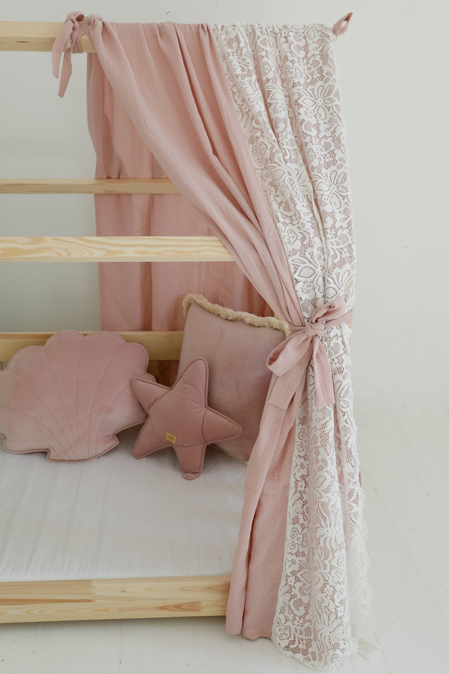 Moi Mili Moi Mili Mousseline Boho Bedhemel met kant voor Bedhuisje - Pink - Decomusy