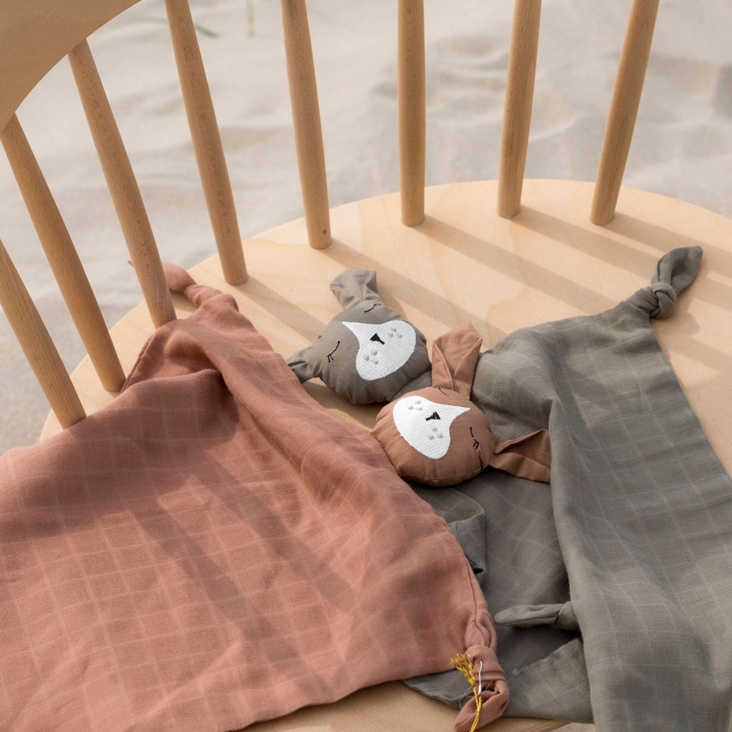 Baby Bello Baby Bello Knuffeldoek Finny the Fennex Fow "Desert Rose" - Decomusy