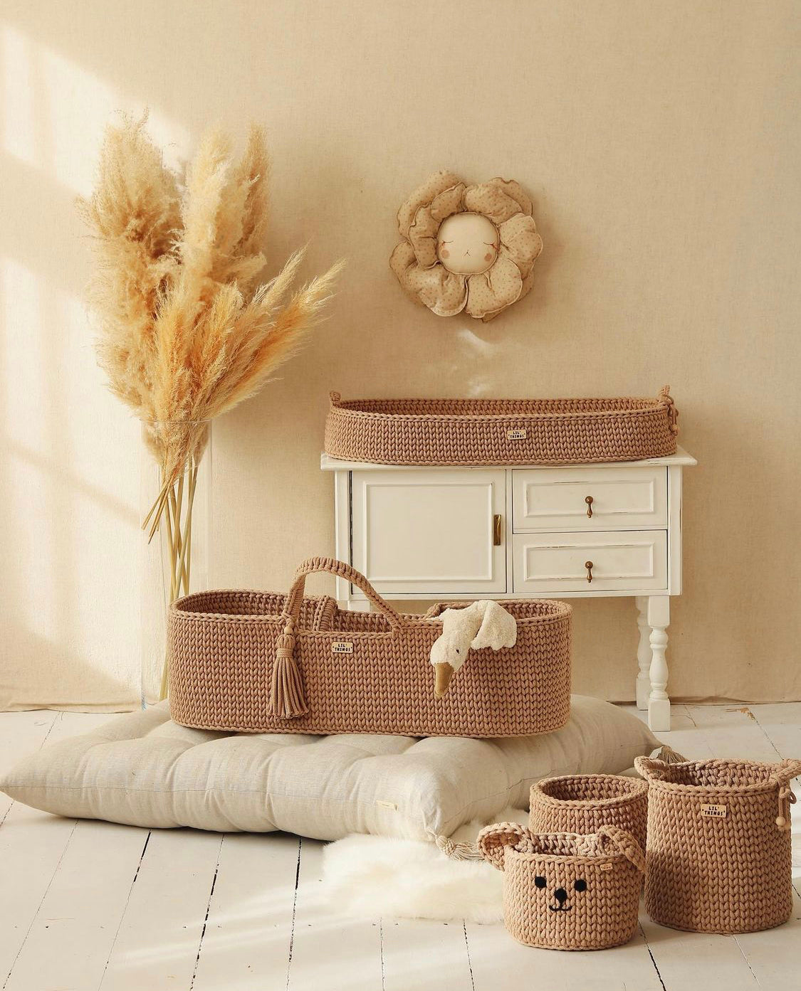 LIL'THINGS Handgemaakt Mozes Mand met Matras "Beige" - Decomusy