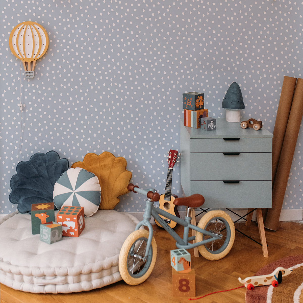 Dekornik Dekornik Behang Simple "Irregular Dots Light Blue" - Decomusy