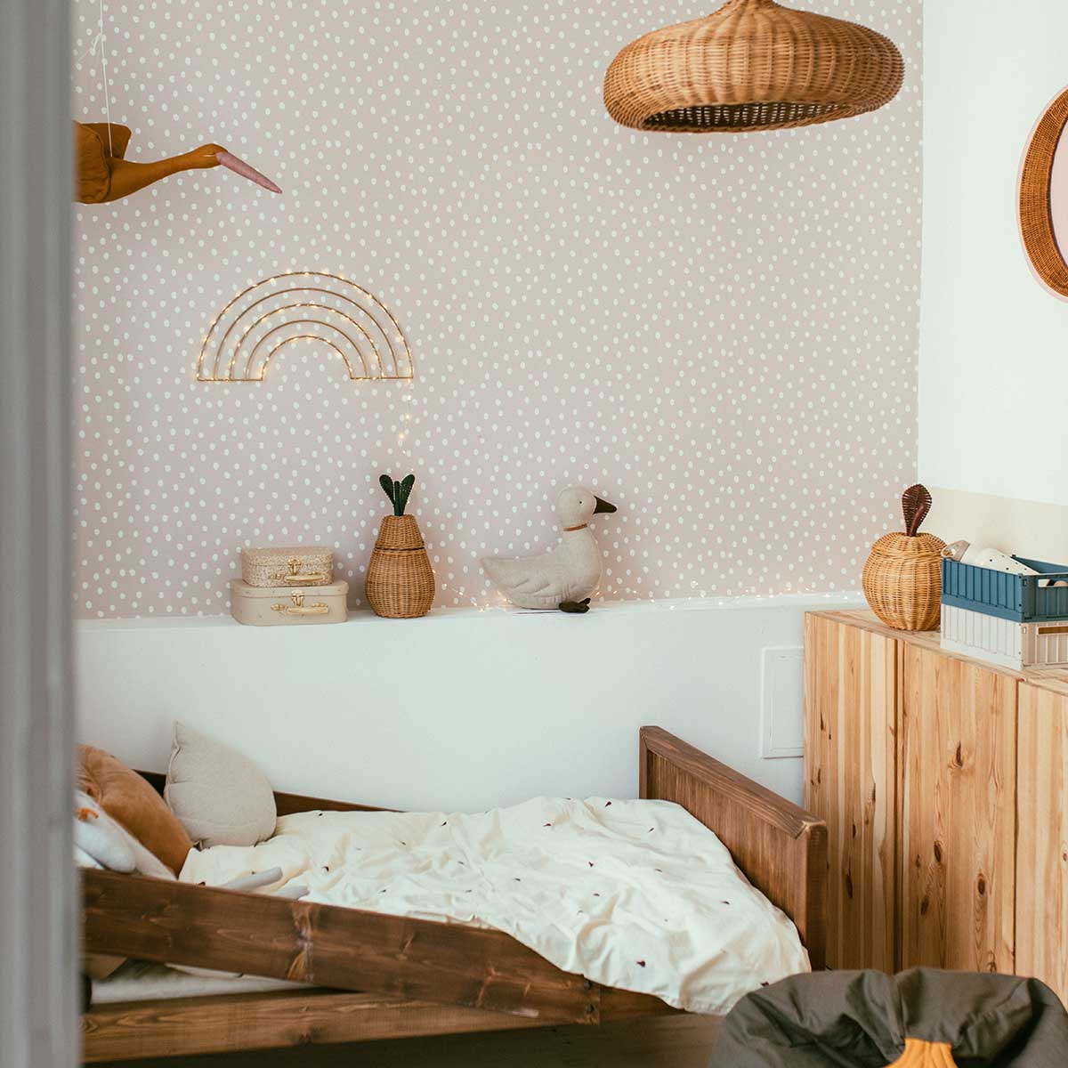 Dekornik Dekornik Behang Simple "Irregular Dots Powder Pink White" - Decomusy