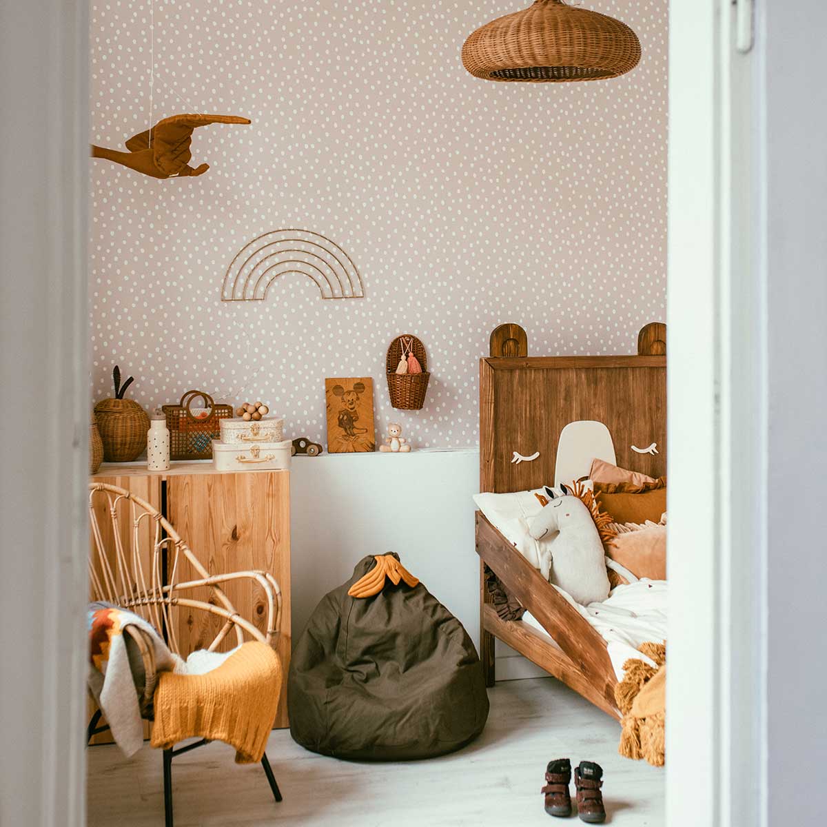 Dekornik Dekornik Behang Simple "Irregular Dots Powder Pink White" - Decomusy