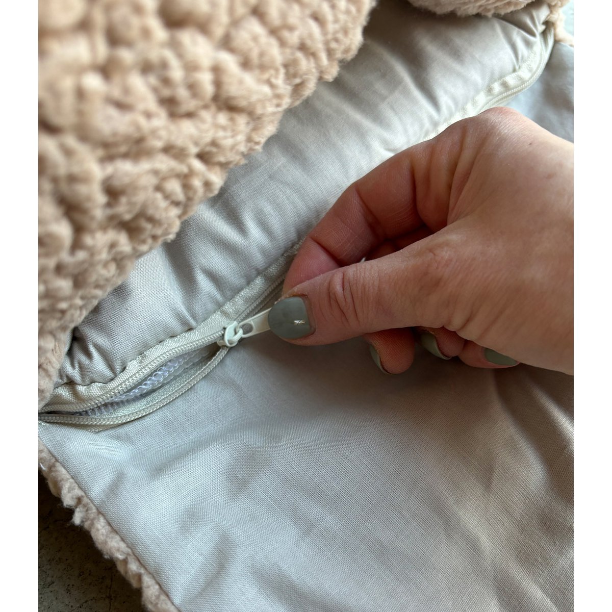 Muzpony Teddy babynest Beige - met geborduurde naam - Decomusy