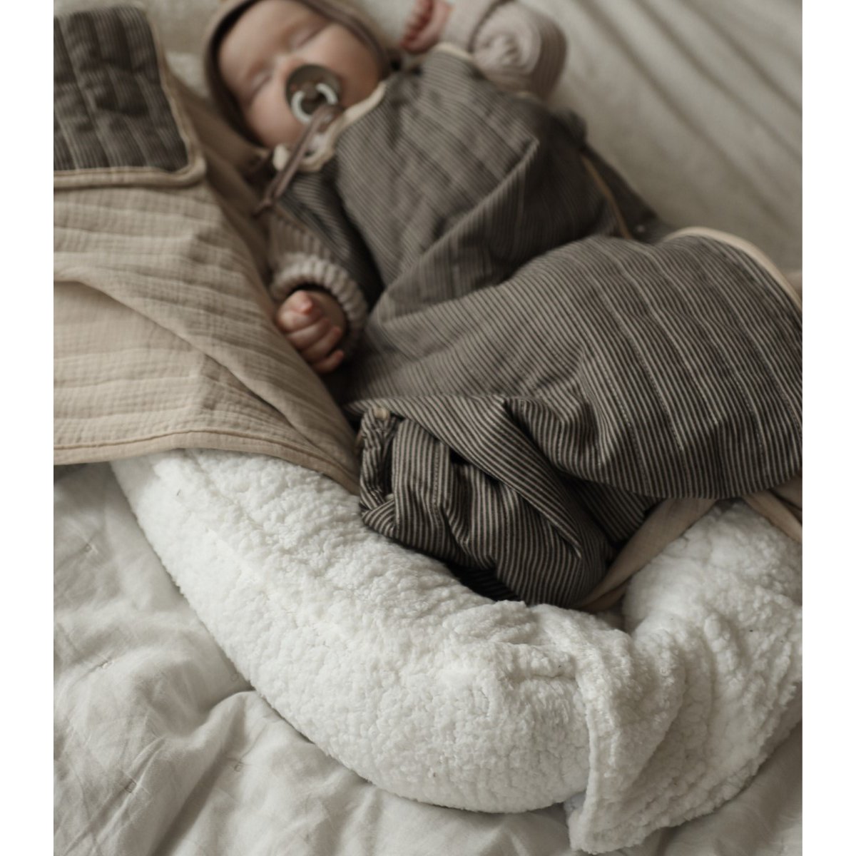 Muzpony Teddy babynest Wit - met geborduurde naam - Decomusy