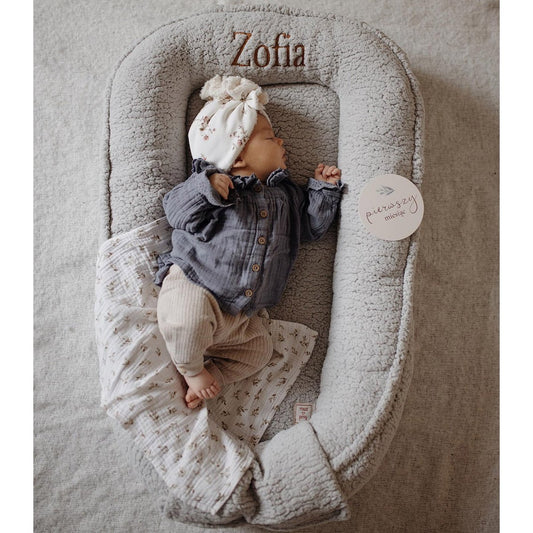 Muzpony Teddy babynest Grijs - met geborduurde naam - Decomusy