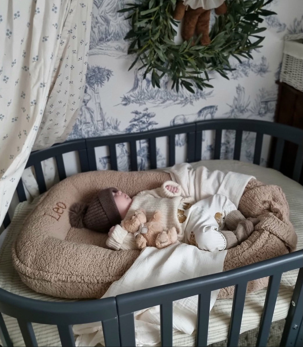 Muzpony Teddy babynest Beige - met geborduurde naam - Decomusy
