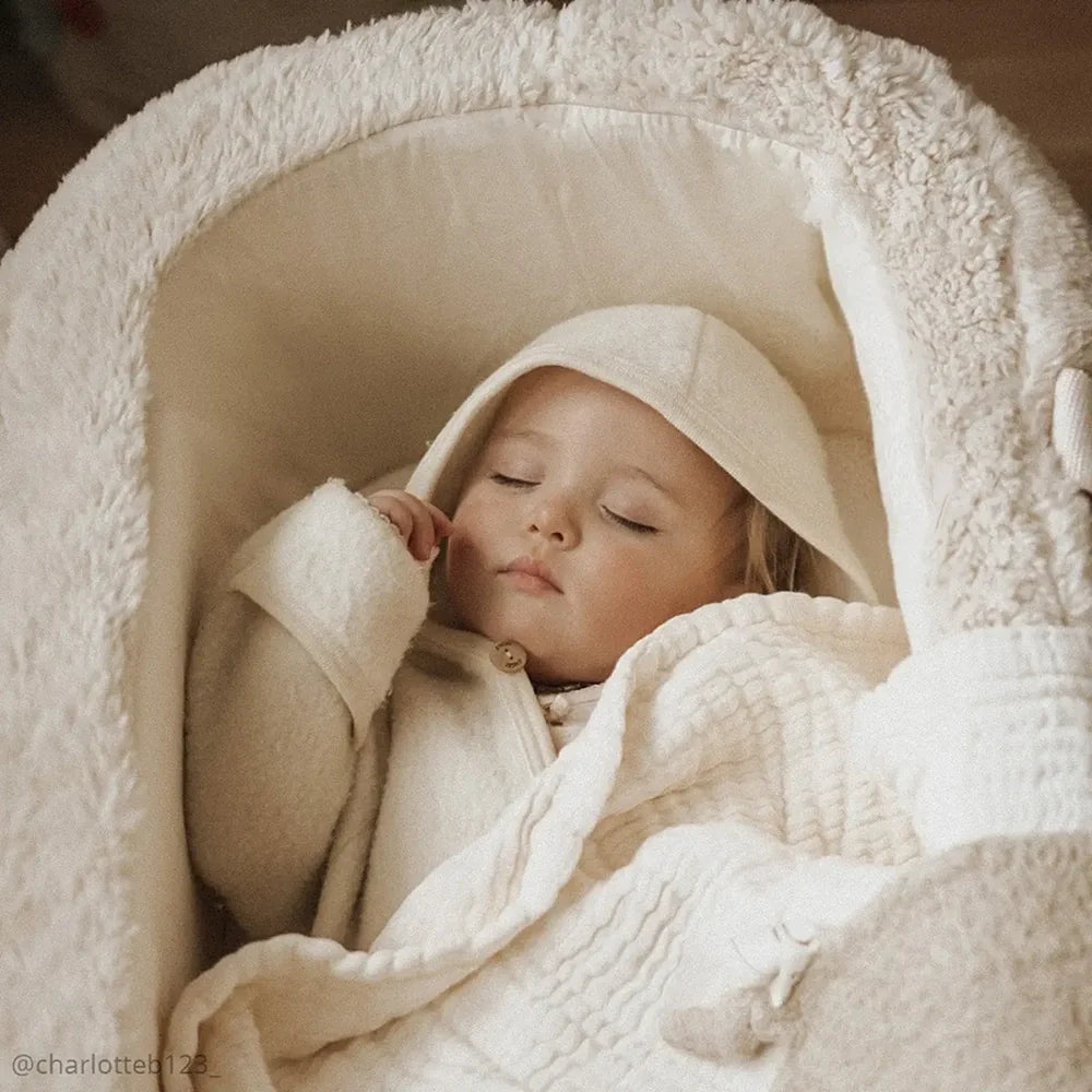 Charlie Crane KUKO Moses Basket - Fur Milk