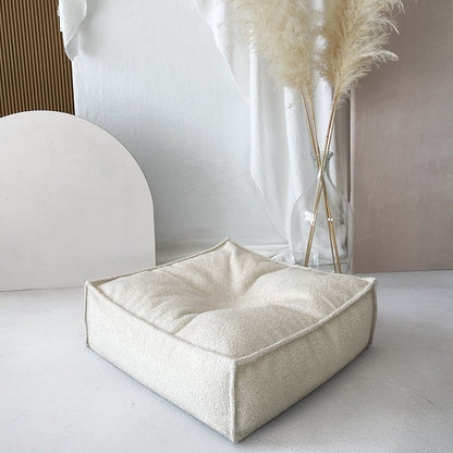 Moje. Moje. Bouclé Vierkante Kinderpoef Ottoman - Cream - Decomusy