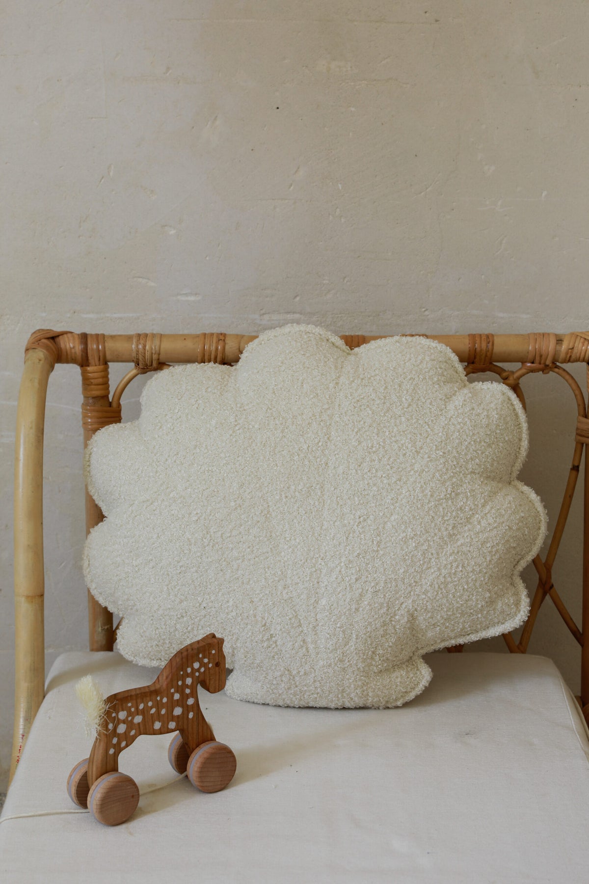 Moi Mili Boucle Schelp Kussen “White Teddy”