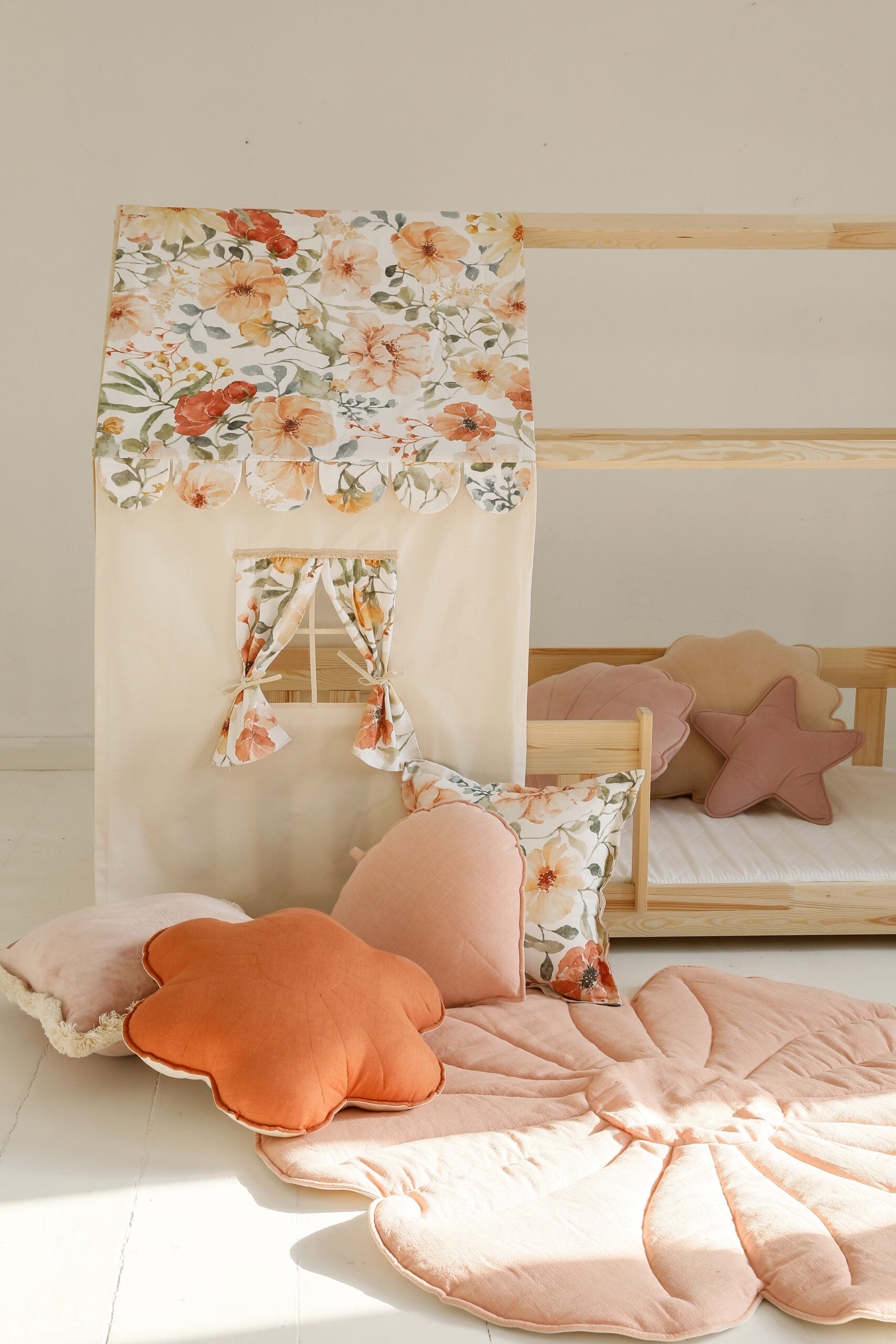 Moi Mili Moi Mili Hemelbed in de vorm van een huis - Flower Power - Decomusy