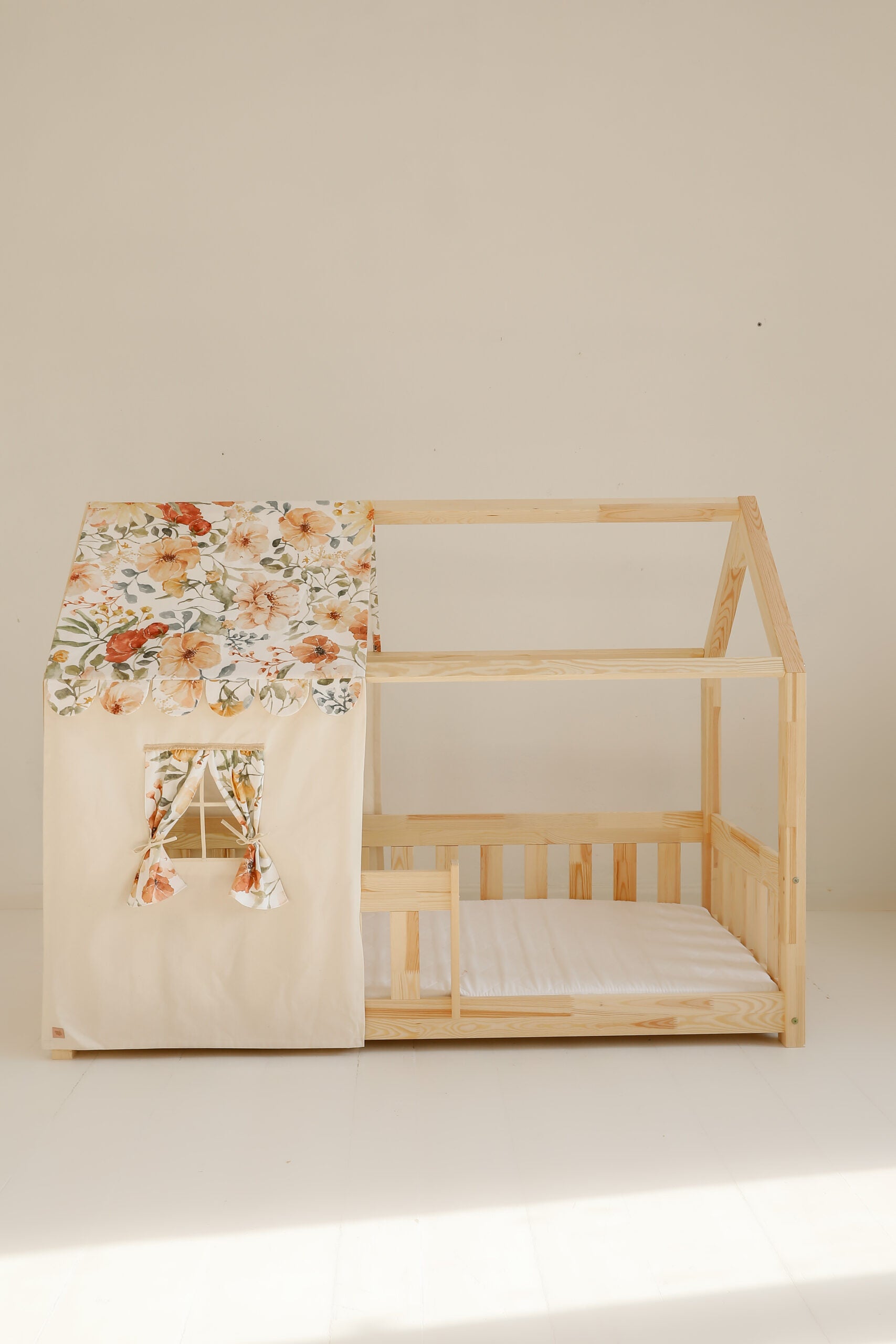 Moi Mili Moi Mili Hemelbed in de vorm van een huis - Flower Power - Decomusy