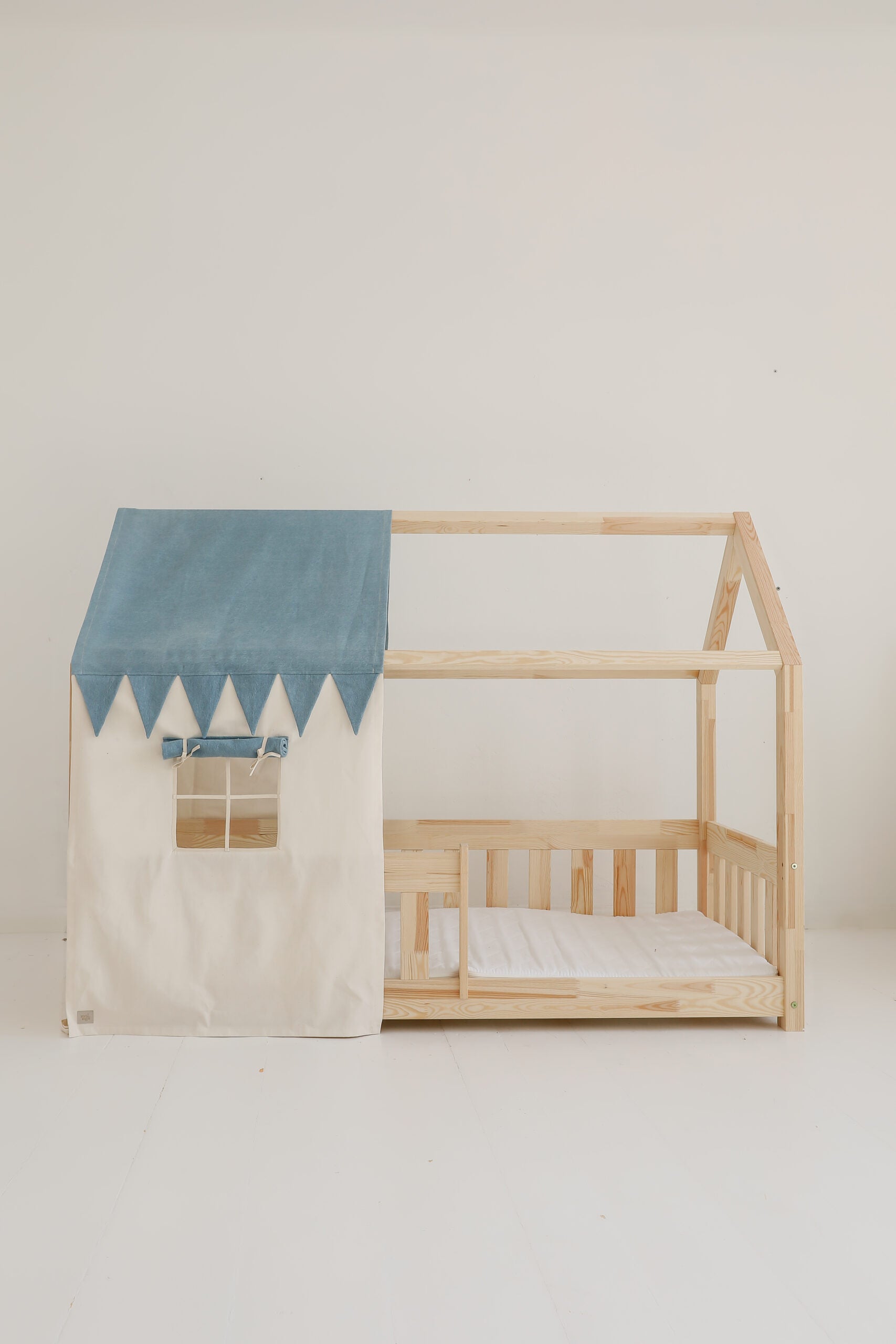 Moi Mili Moi Mili Hemelbed in de vorm van een huis - Jeans - Decomusy
