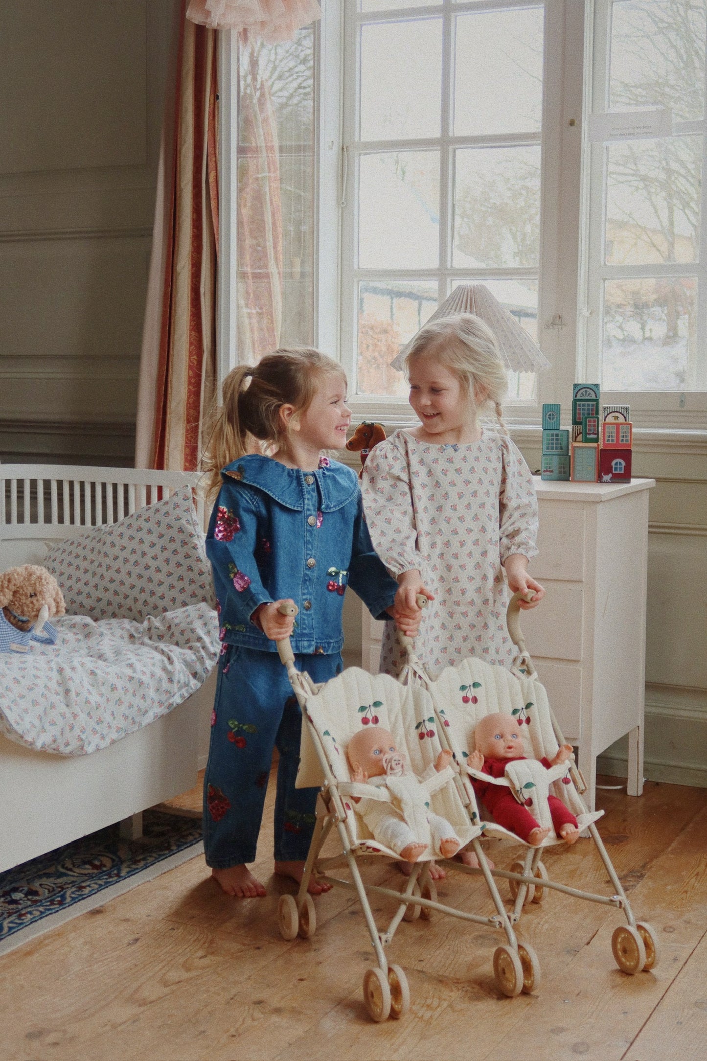 Konges Slojd Konges Sløjd Twin Doll Stroller - Tweeling Poppenwagen - Ma Grande Cerise - Decomusy