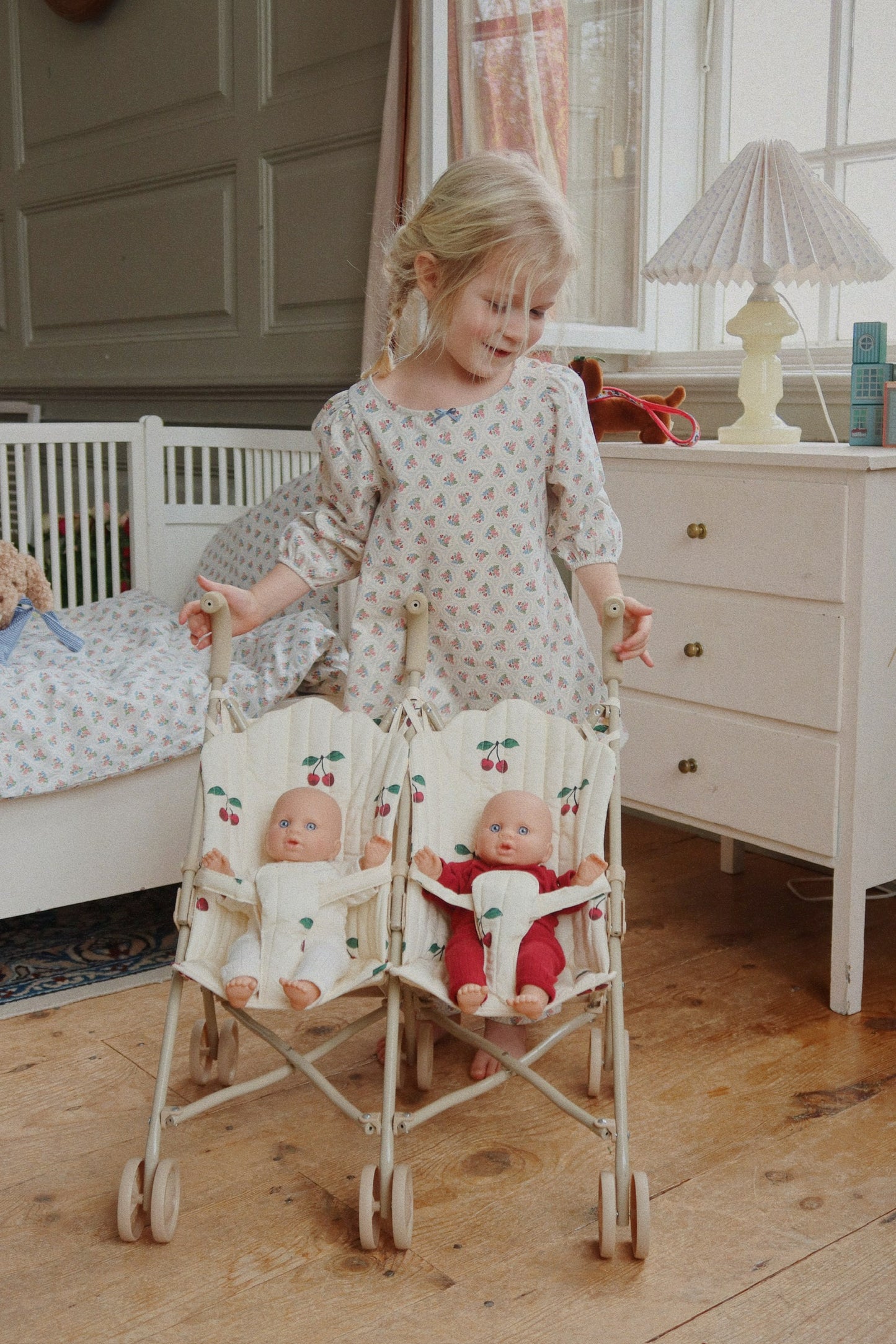 Konges Slojd Konges Sløjd Twin Doll Stroller - Tweeling Poppenwagen - Ma Grande Cerise - Decomusy