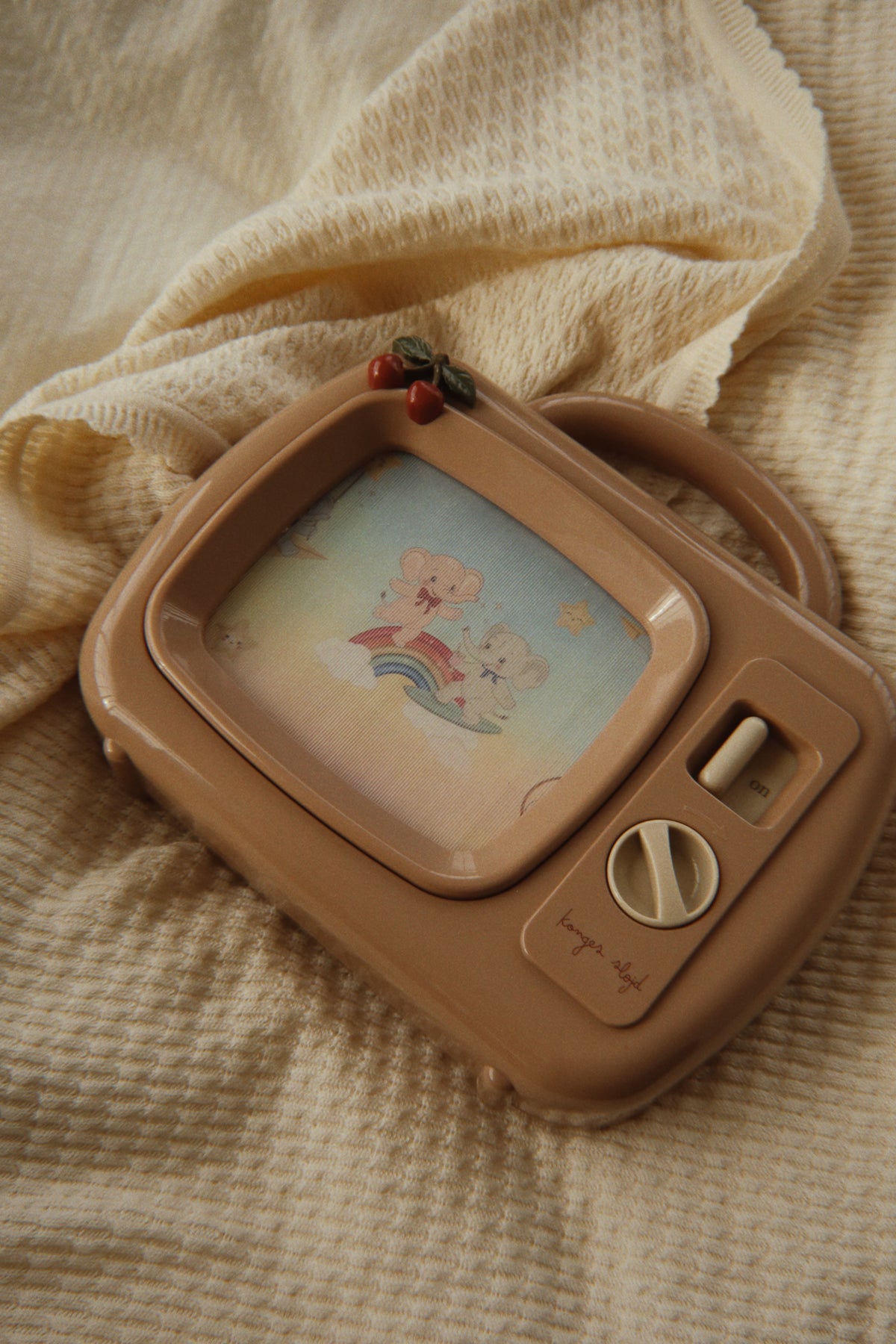 Konges Slojd My Melody TV - Muzikale Kindertelevisie - Cherry