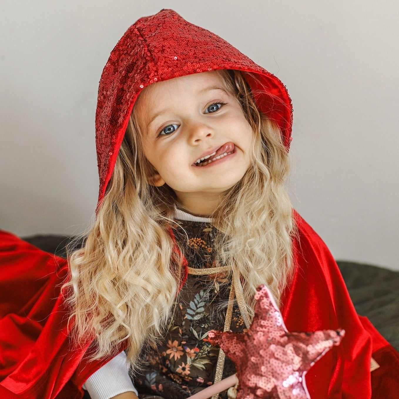 verkleedset Magische Cape "Red Sequins" - Decomusy