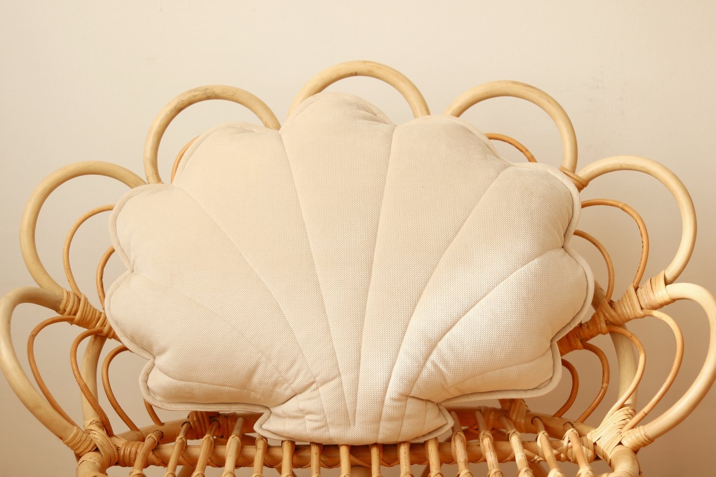 sierkussen XL Velvet Sierkussen Schelp "Cream" - Decomusy