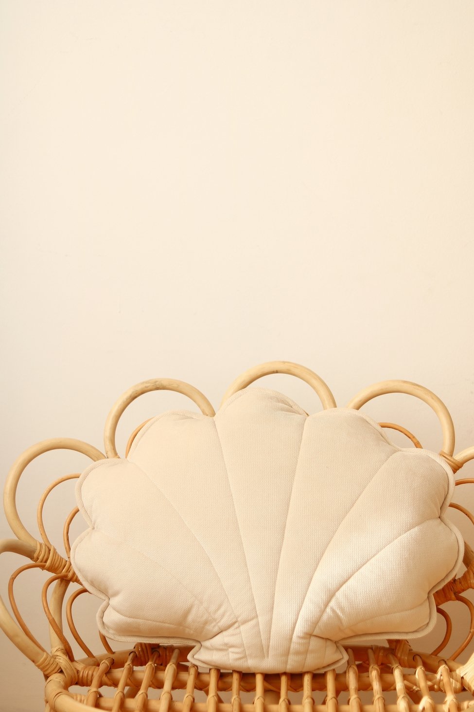 sierkussen XL Velvet Sierkussen Schelp "Cream" - Decomusy