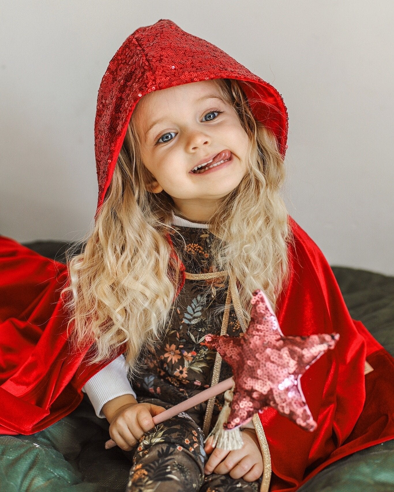 verkleedset Magische Cape "Red Sequins" - Decomusy