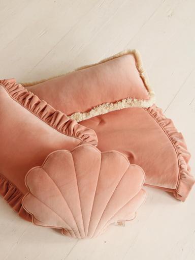 Moi Mili Moi Mili Soft Velvet Sierkussen met ruche “Apricot” - Decomusy