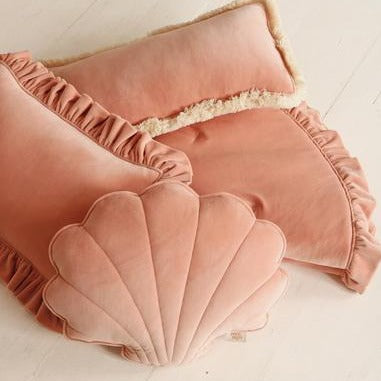 Moi Mili Moi Mili Soft Velvet Sierkussen Schelp "Apricot" - Decomusy